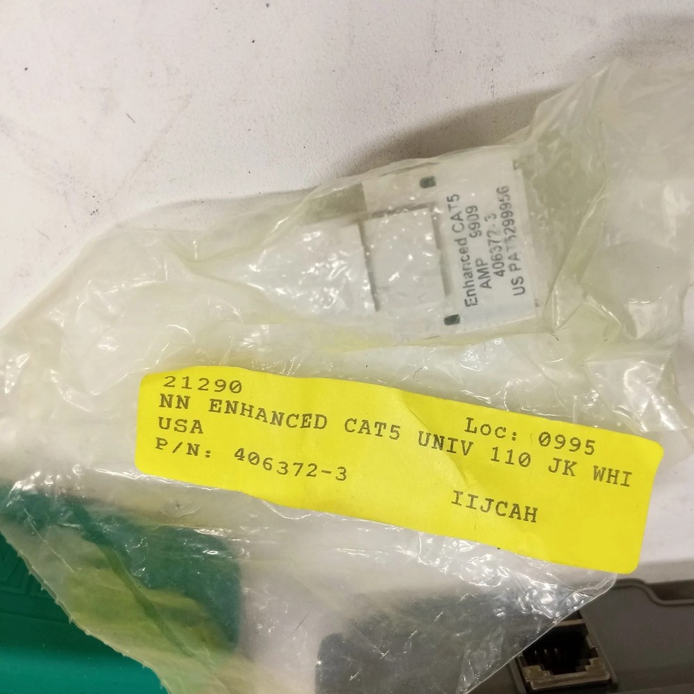 Omni Scanner Microtest Cat 5/5E/6 Cable Analyzer and Extras - Needs Batteries