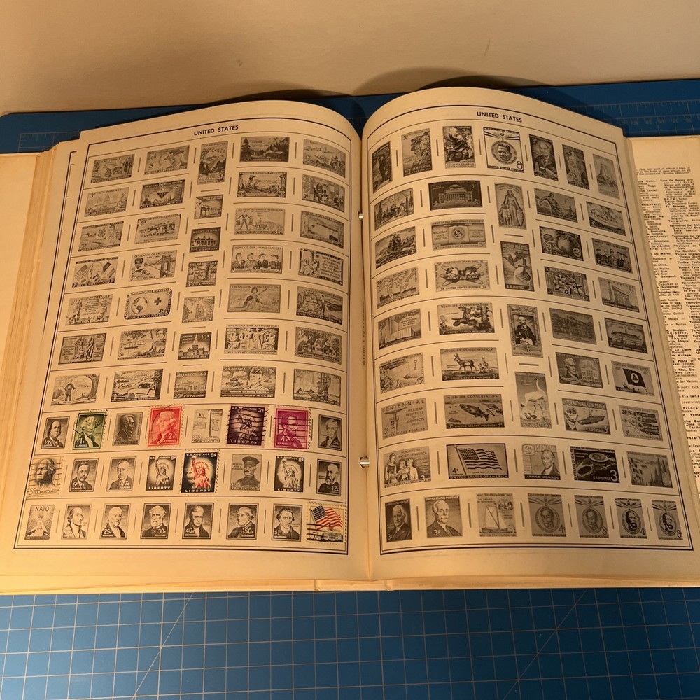 Traveler Stamp Album for Postage Stamps of the World H.E. Harris 1974