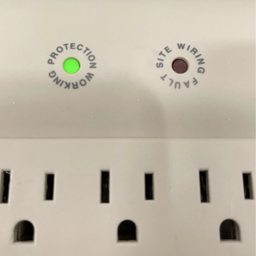APC SurgeArrest Network NET7 7-Outlet Power Strip