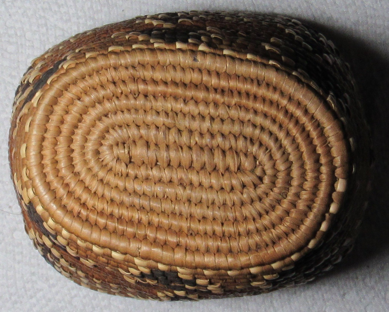 KLICKITAT PLATEAU INDIAN TREASURE IMBRICATED MOUNTAIN BASKET HAT NATIVE AMERICAN