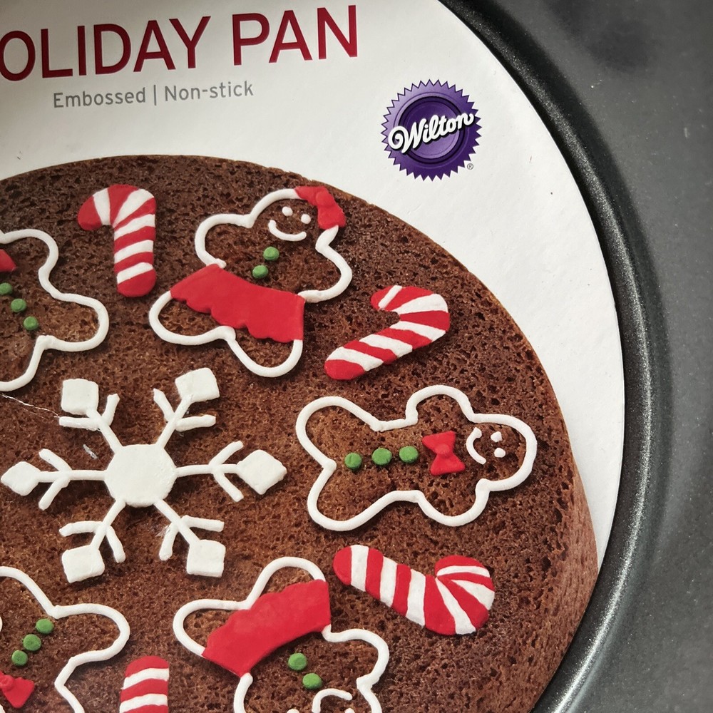 wilton Holiday Pan NWT 9” x 2”
