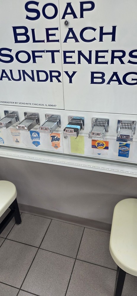 Vend-Rite Vendmaster 8-Selection Coin Laundry Vending Machine