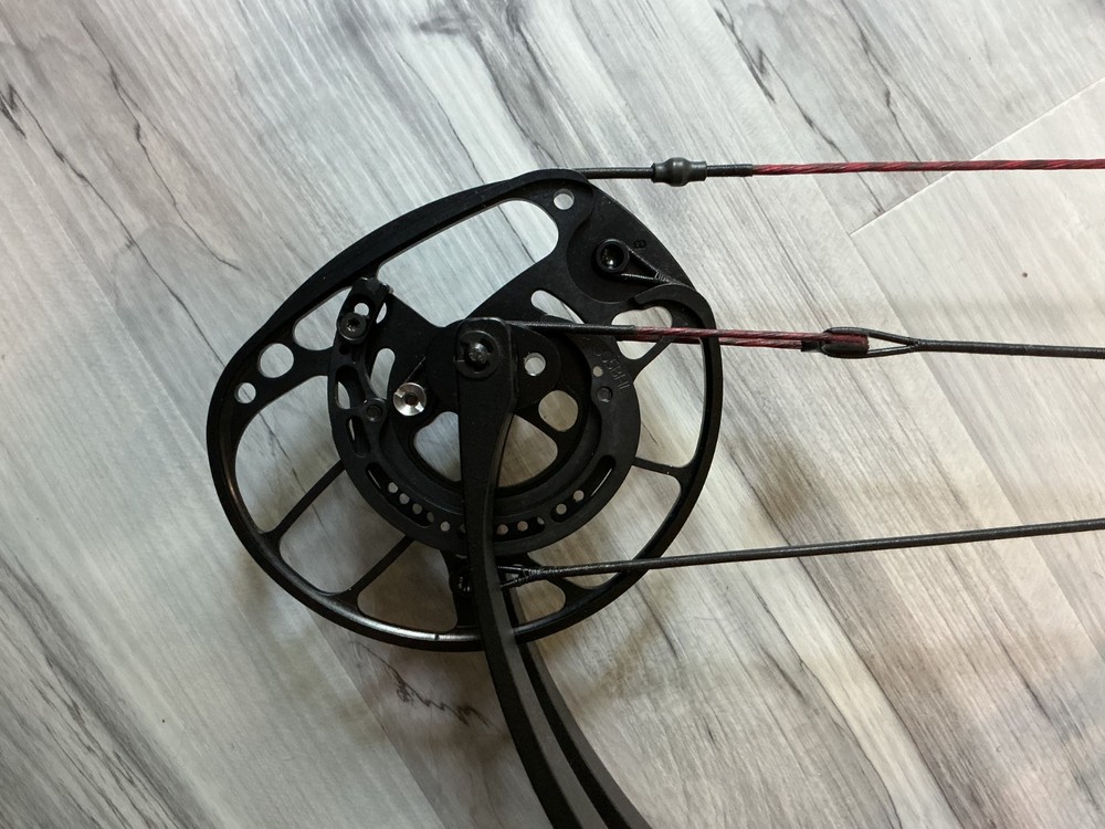 PSE 2019 Red 60# Perform X 3D Bow *Mint Condition* Purchased New & Lightly Used