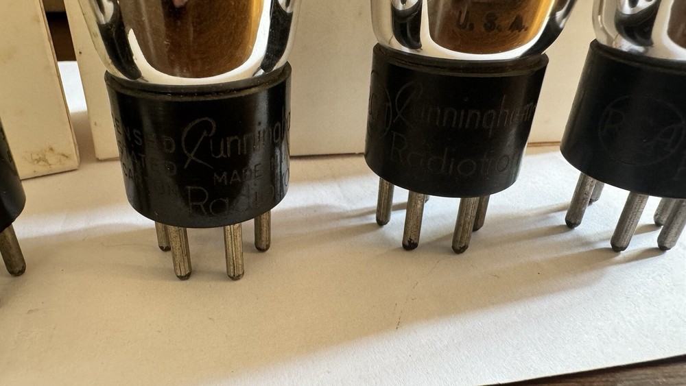 NOS MATCHED QUAD 56 ST GLOBES Engraved Bases Windmill Micas