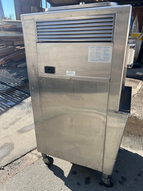 1985 TAYLOR MILKSHAKE / SOFT SERVE MACHINE