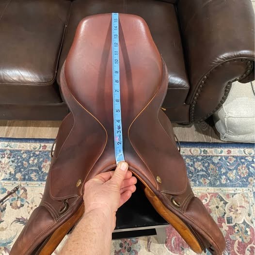 17” Pessoa Close Contact Jumping Saddle- Medium Tree