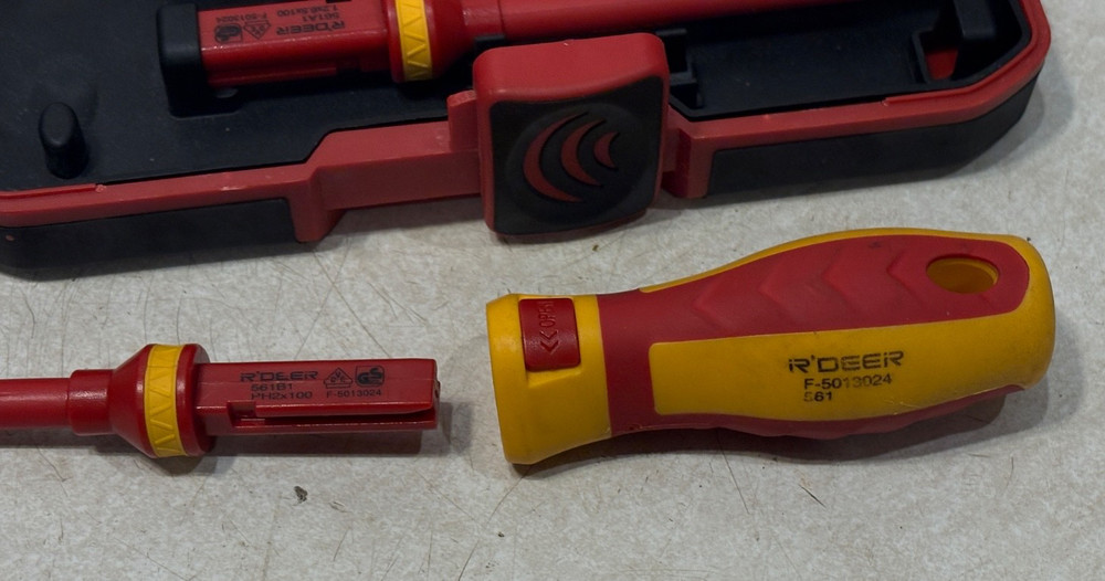 R'DEER 13 PC Insulated Screwdriver Set