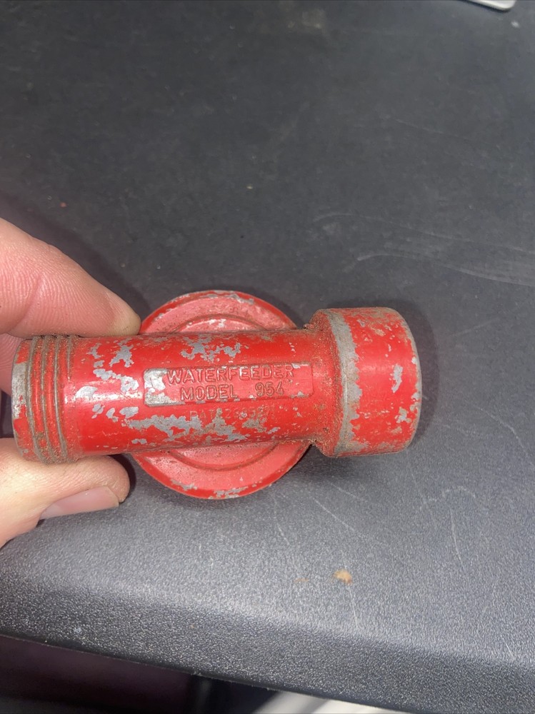 Vintage water feeder model 954
