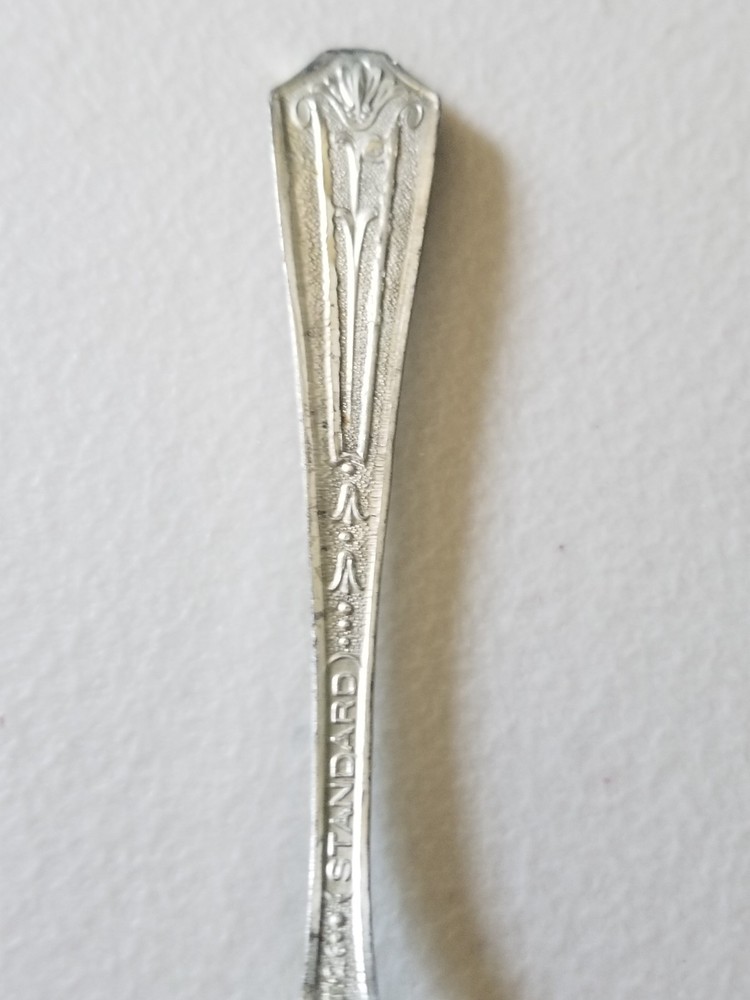 VINTAGE STANDARD SILVERPLATE SPOON 6 IN