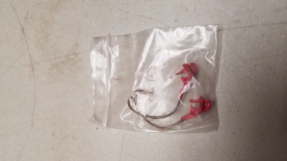 3 Pink Leadhead Circle Hooks (D)