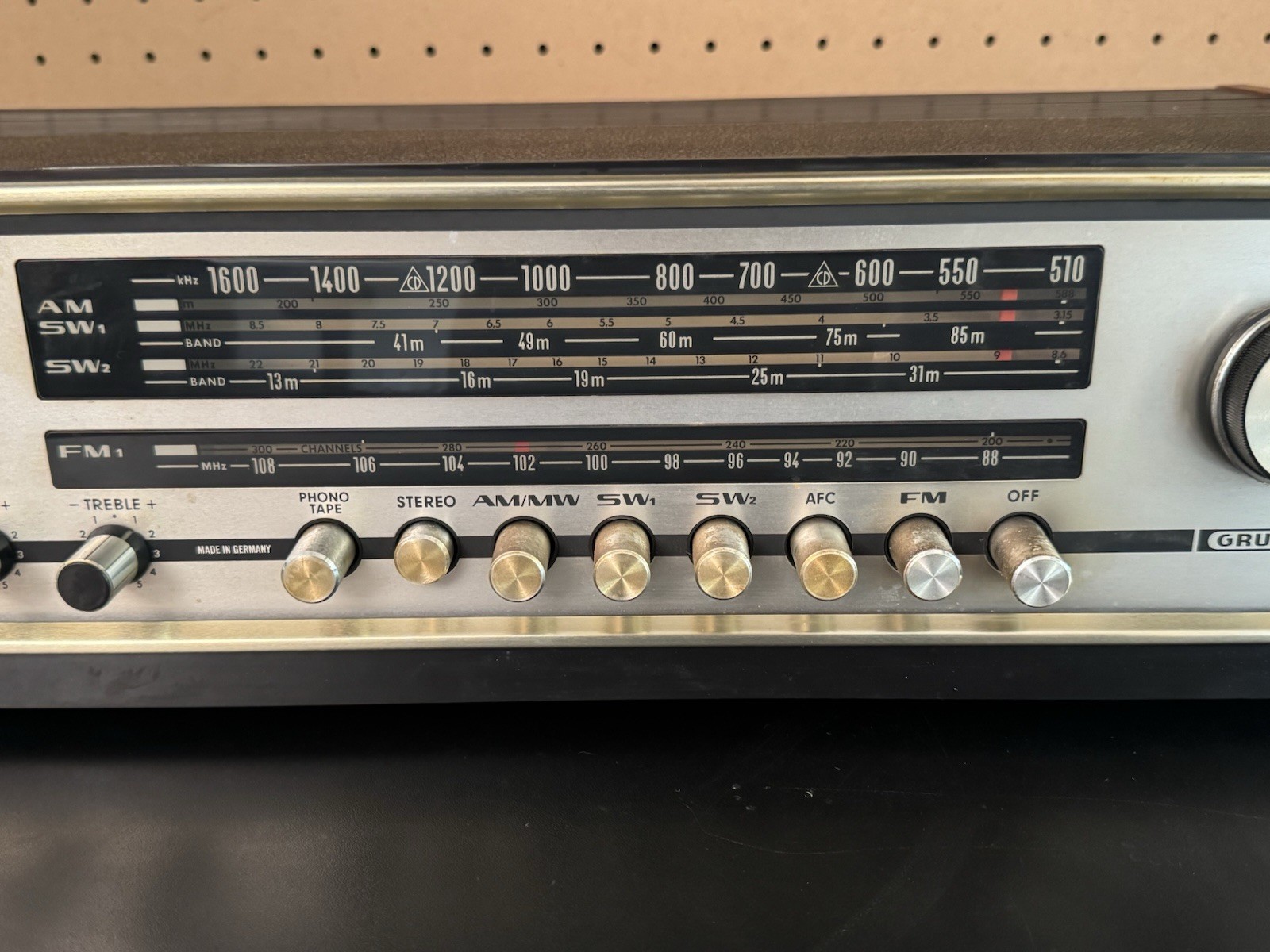 Grundig RTV 360U Solid State Am/Fm Short Wave Radio Stereo w/Speakers *READ*