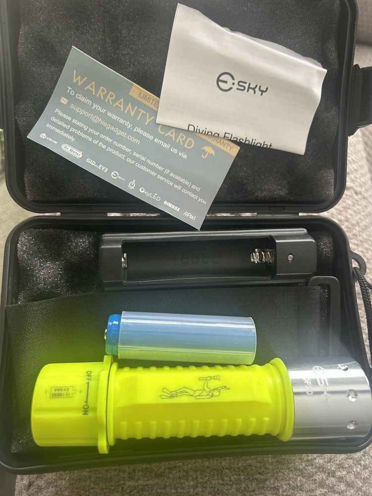 E Sky Diving Flashlight DF20 w/battery-NEW!!! Never Used.