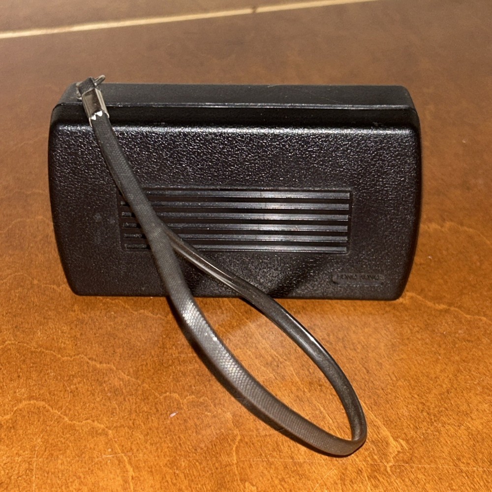 Muskat Solid State Transistor AM Radio Works Hand Strap 9v Vintage F1