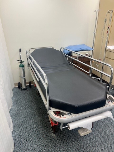 Midmark 525 Gurney/Stretcher. Excellent Condition.