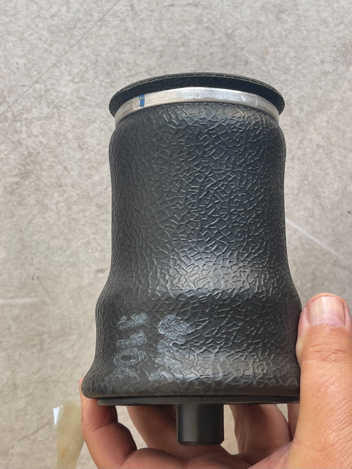 Goodyear 1S5-040 Super-Cushion Sleeve Air Spring Infinity Star Clip Mounting New