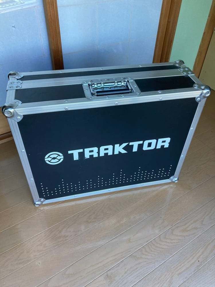 Native Instruments Traktor Kontrol S4 MK1 DJ Controller Case Headphone Tested