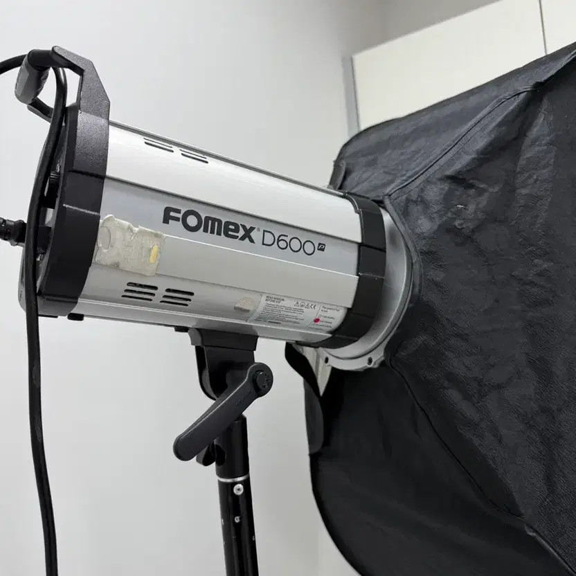 Fomex D600 Plus Studio Lighting Kit (2 Lights + Softboxes) Official