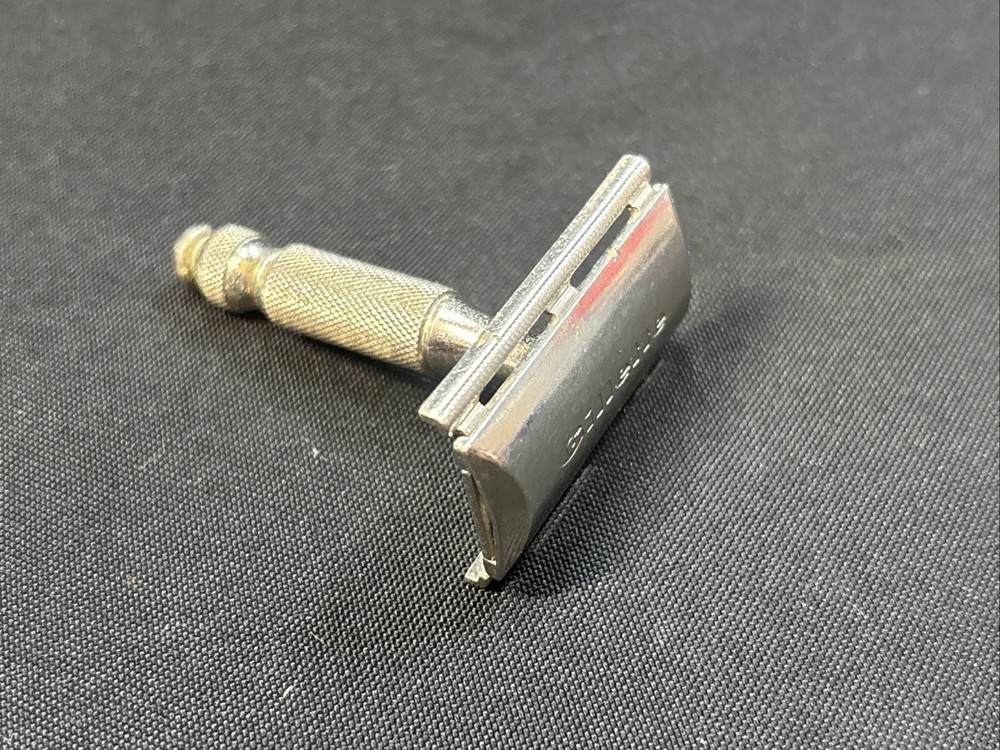 Nice 1966 Gillette Thin Handle Ball End Travel Tech (L-2)