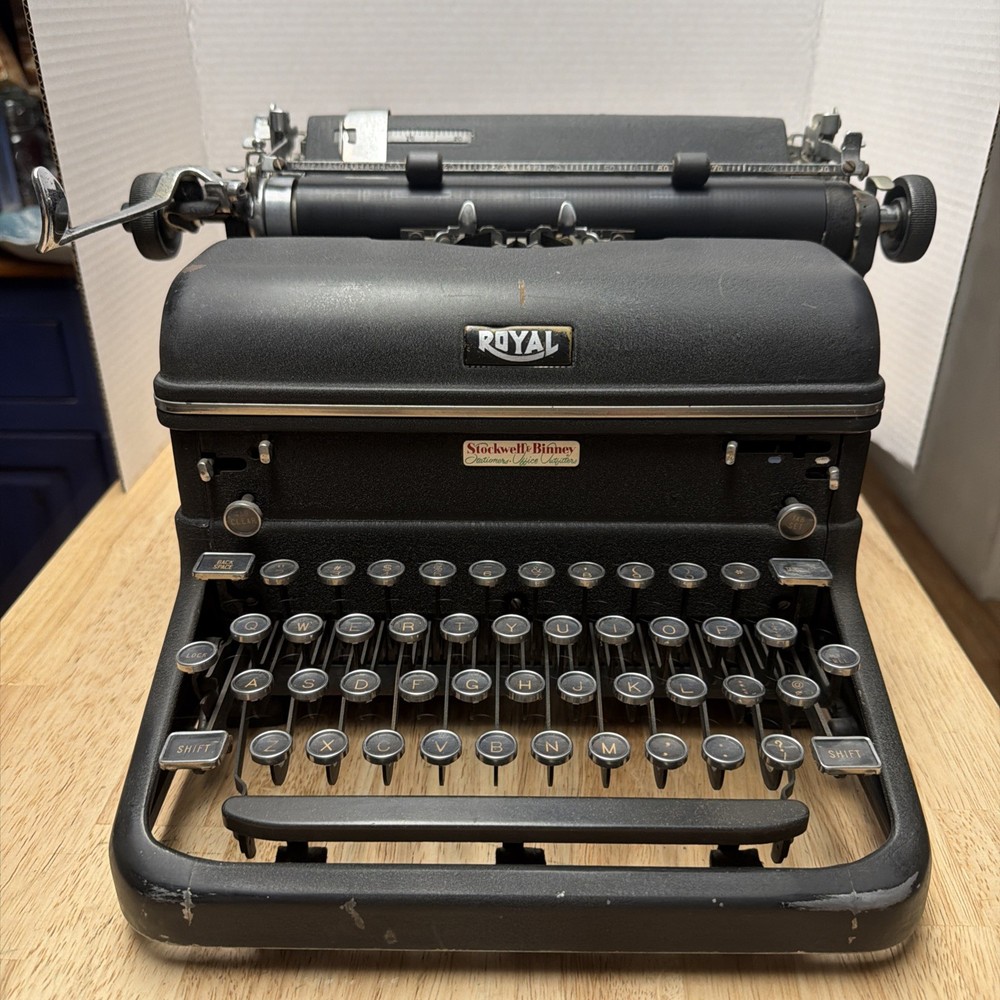 Antique 1940s Royal KMM Magic Margin Typewriter