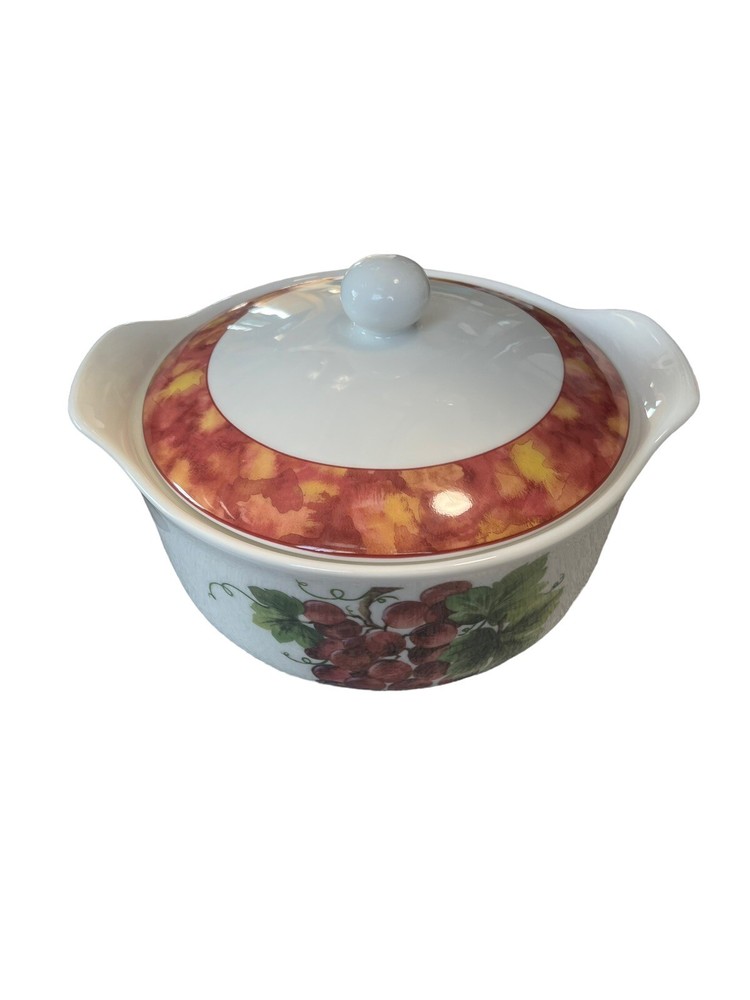3 Quart Round Covered Casserole Vintage Grape (Rust Sponge Border) NWT