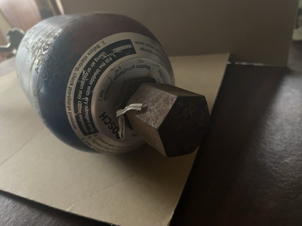 USED BOSCH BLADDER ACCUMULATOR With Valve