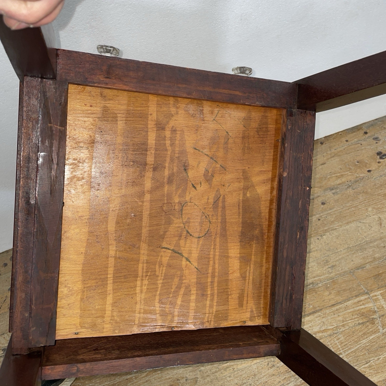 Vintage Mahogany 2 Drawer Table Nightstand lamp stand Glass knobs