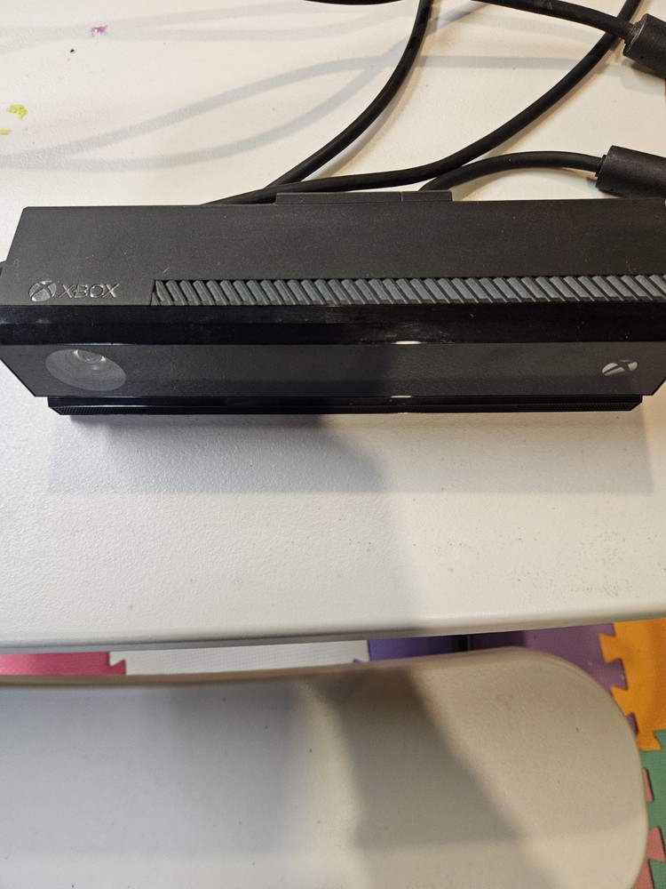 Microsoft Xbox One Kinect Sensor Bar Black Model 1520 Includes Cord