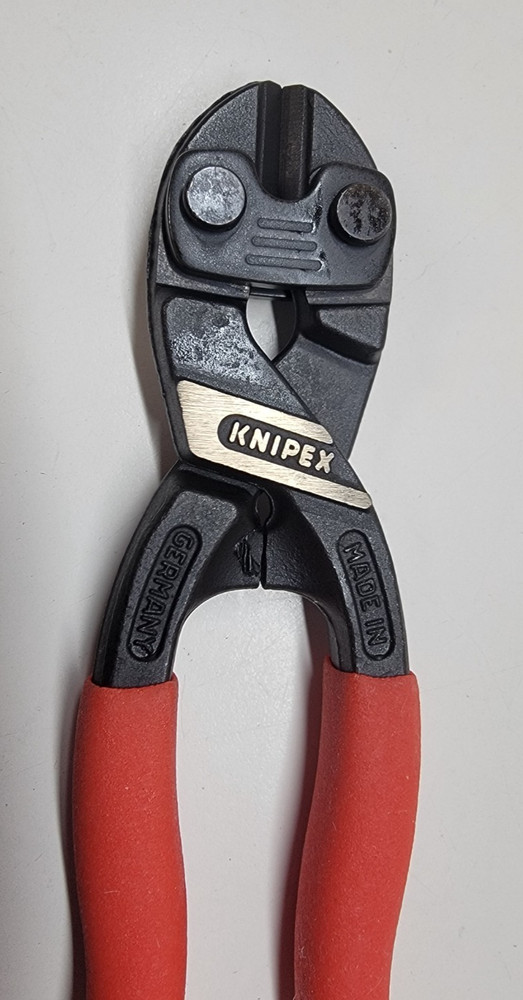 Knipex 8" CoBolt High Leverage Compact Bolt Cutters Fencing