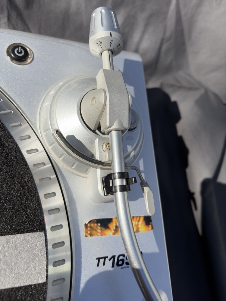 Numark TT1650 professional turntable.
