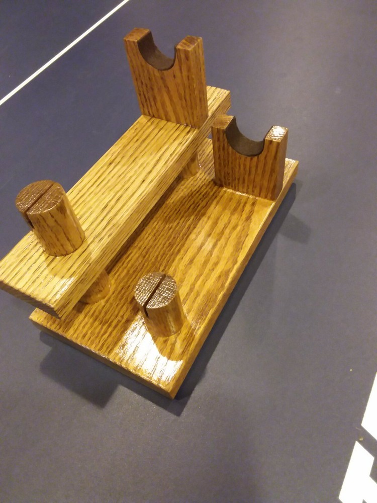DOUBLE BOWIE KNIFE RED OAK DISPLAY STAND