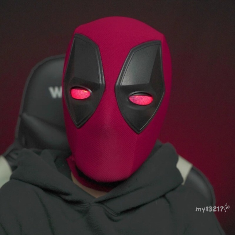 Marvel Deadpool Helmet Mask Movable Eye & Light Up Ring Remote Control Halloween