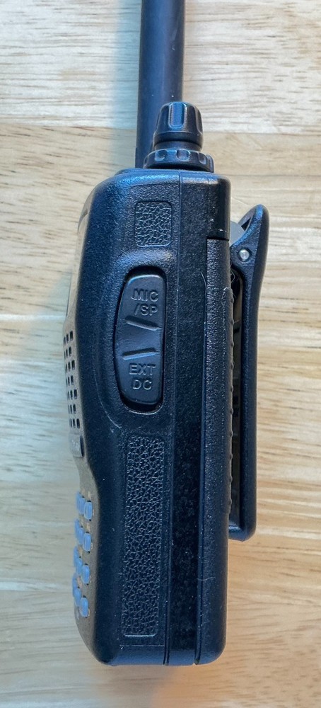Yaesu FT-60R Handheld Radio