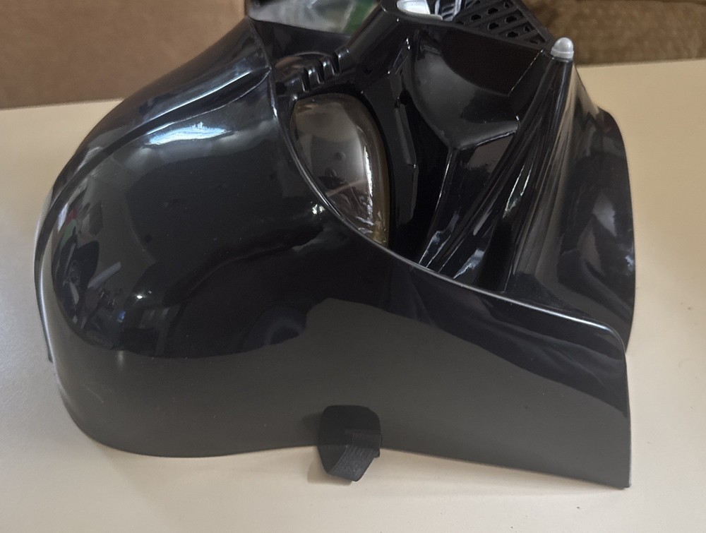 2005 Darth Vader Halloween Mask Star Wars Hard Plastic!