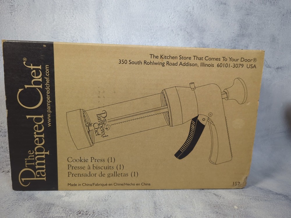 Pampered Chef Cookie Press with 16 Discs White 1525
