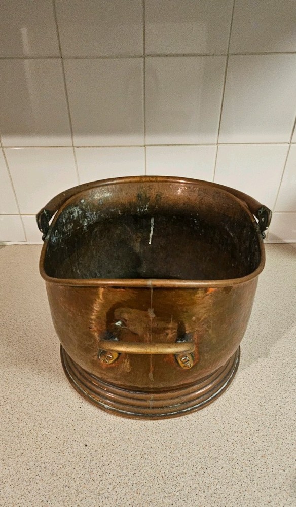 A stunning quality Large Antique Copper Coal Scuttle,Fireside.