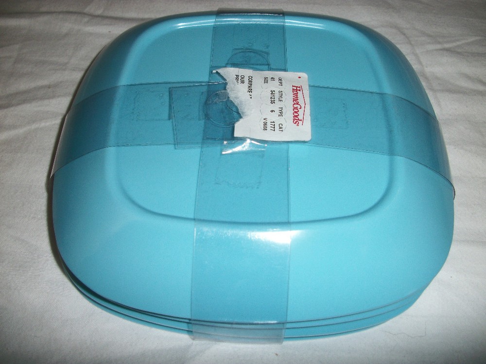 NWT Backyard BBQ Durable Picnic Game Tailgate Plates (4)
