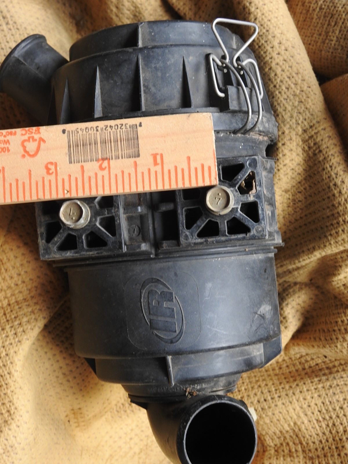 Kubota D905 Air Filter / Cleaner Housing IR Ingersoll Rand