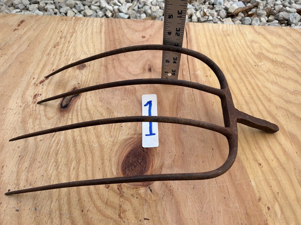 Fork Rake Head 4 Thines Rusty Rustic no handle Original Vintage Primitive Metal