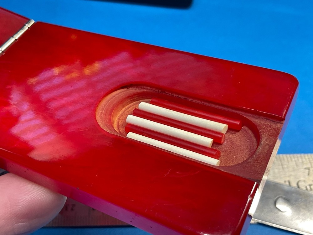 ———BEAUTIFUL RED MARBLED FOLDING CRIBBAGE BOARD——