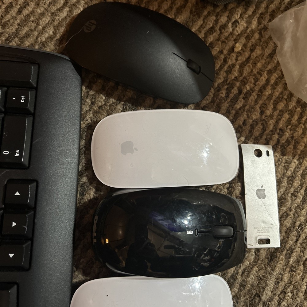 LOT 5 Apple Mouse 4 different mouse and 3 keyboards