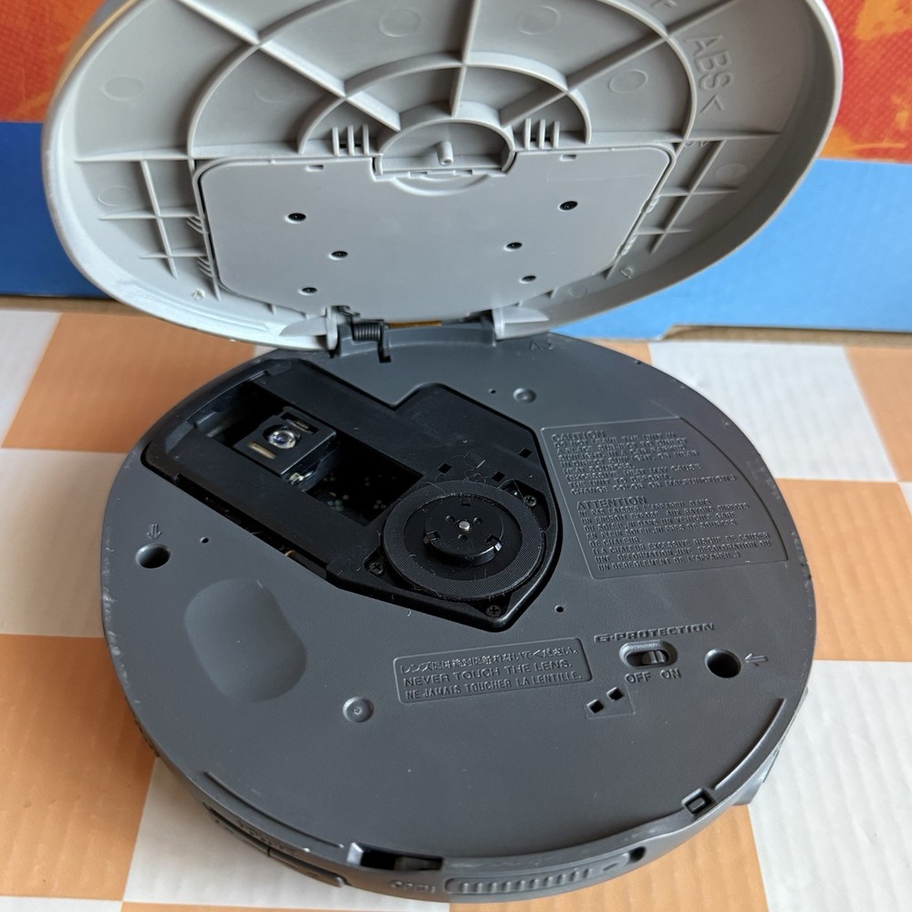 Sony Walkman Lot D-EJ106CK CD Player D-EJ615 Bundle (READ)