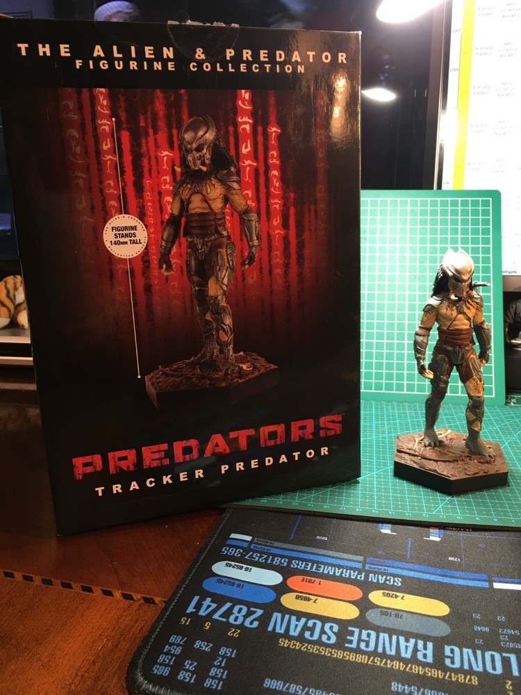 Eaglemoss Aliens #29  "Tracker Alien" opened, displayed, box & leaflet