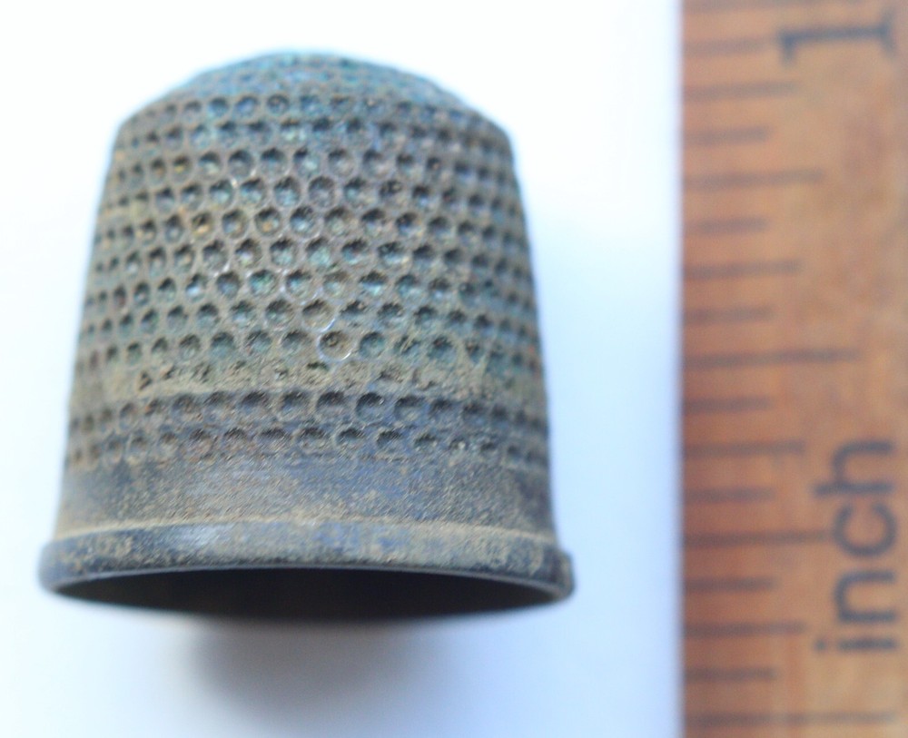 Antique Old Bronze Thimble (Y23-10-03)