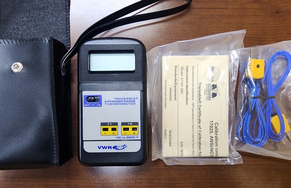 VWR® #61161-280 VWR® Traceable® Expanded Range Thermometer °F/°C