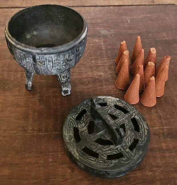 2" Tall Chinese Incense Burner