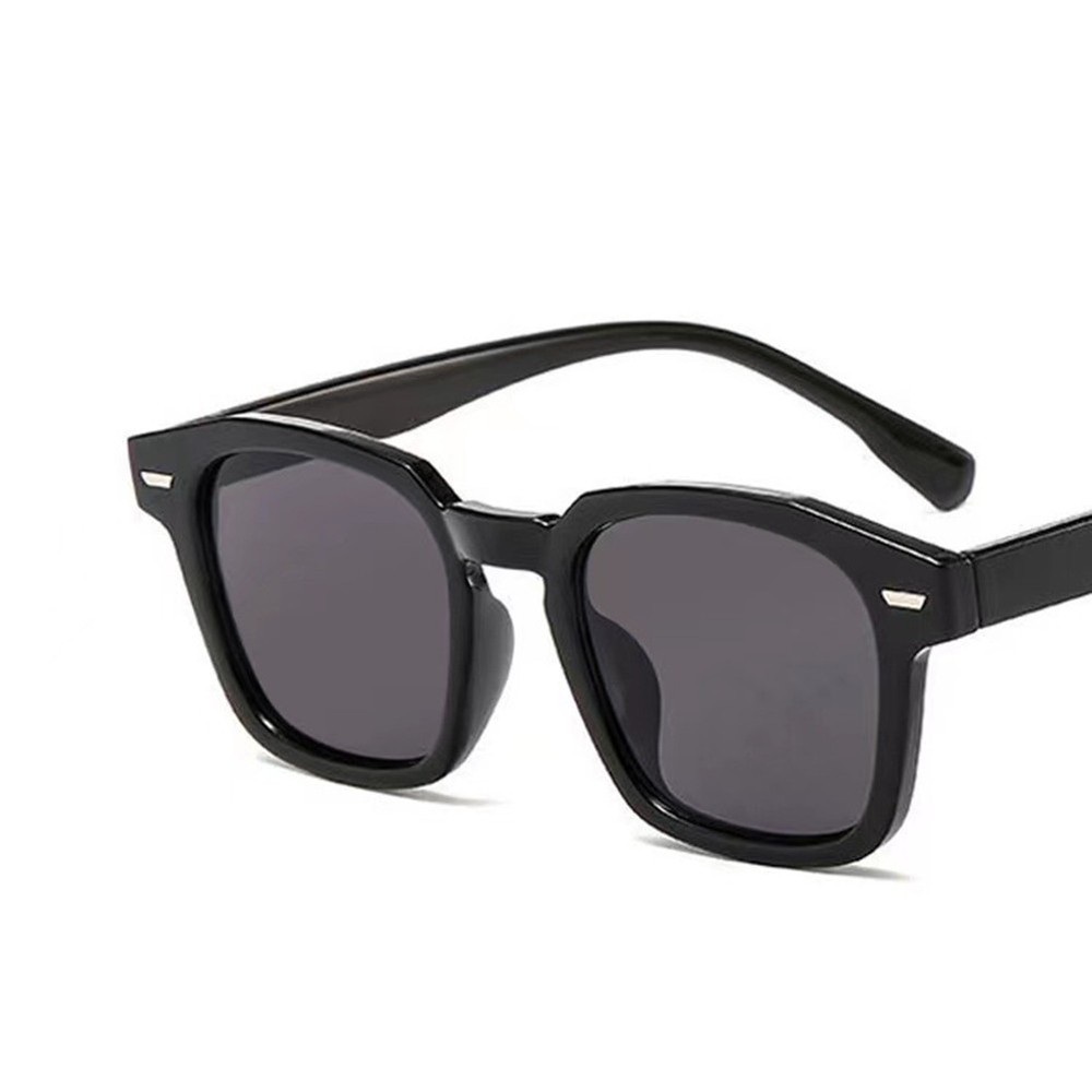 Elegant Women's Eyeglass Frames Stylish Design with Protective Features