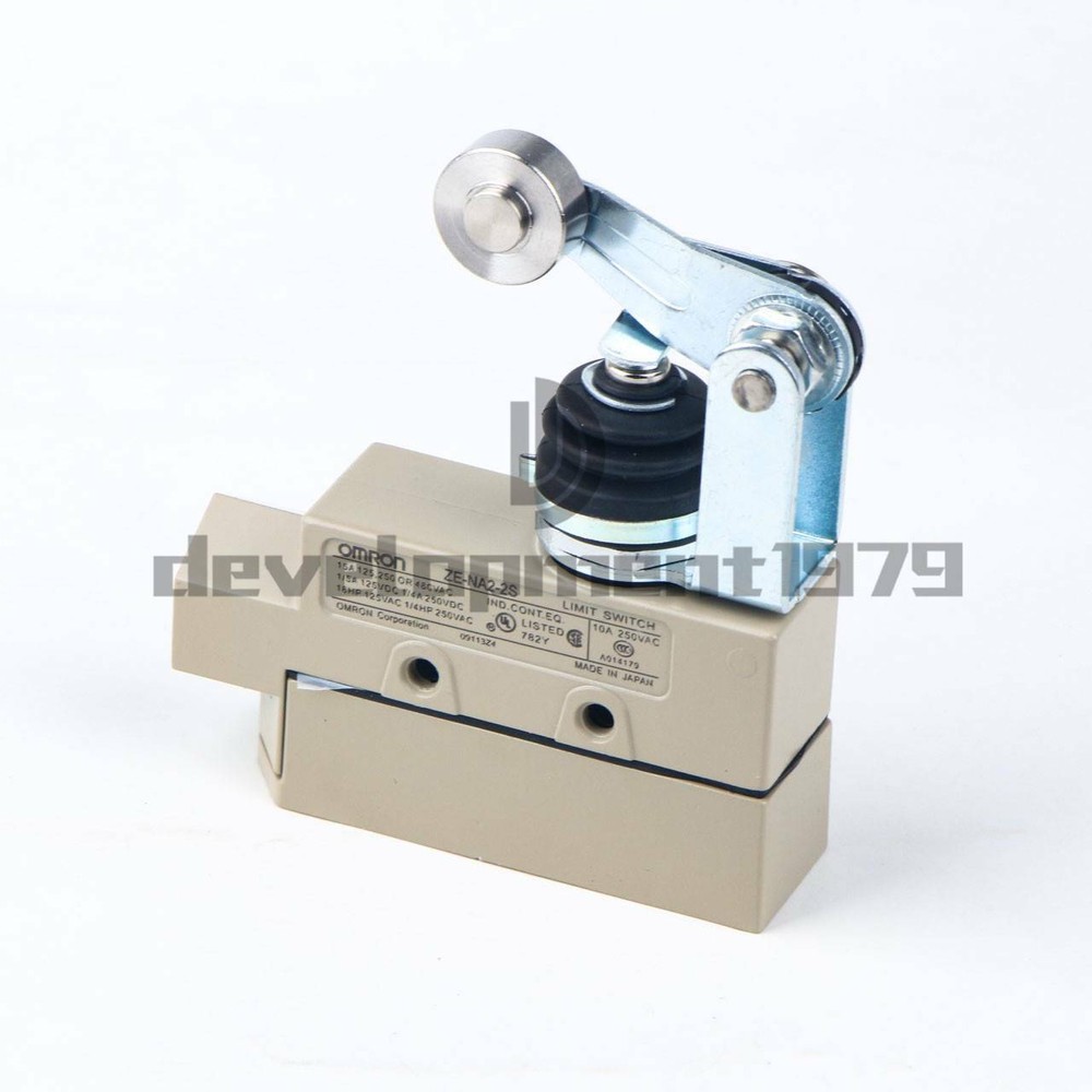 ONE Omron ZE-NA2-2S Limit Switch New