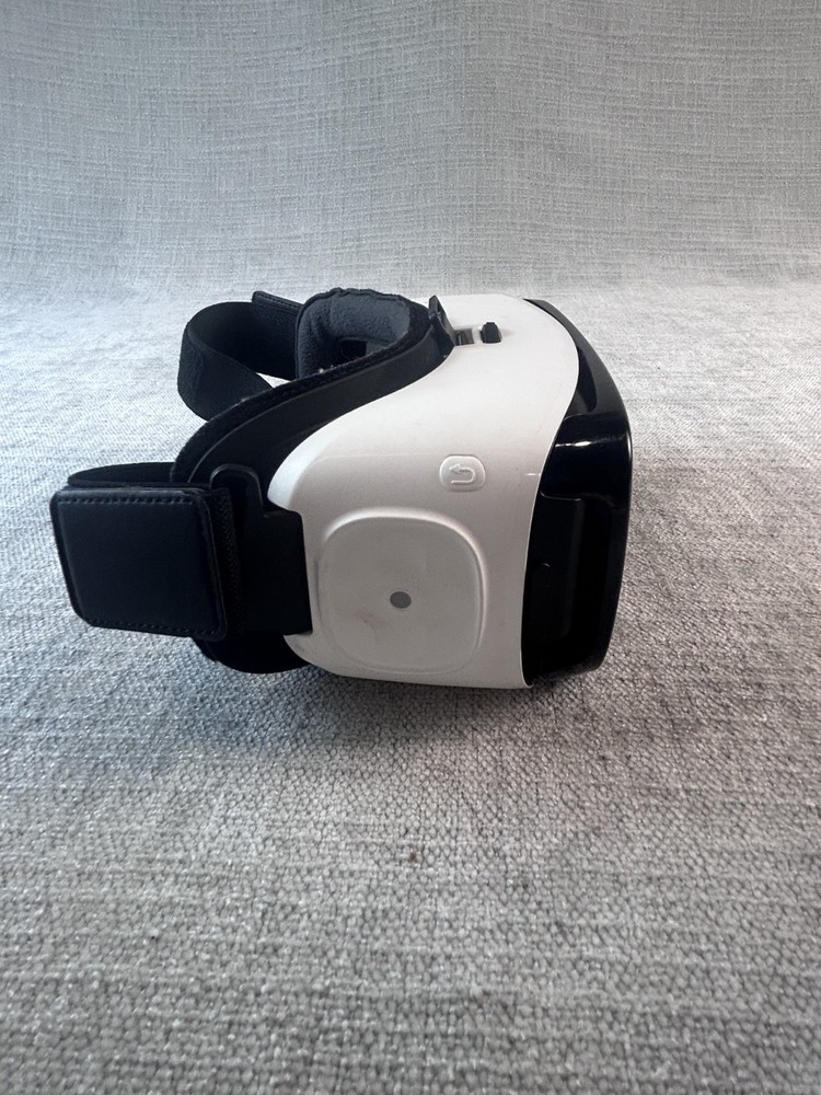 Samsung Gear VR Oculus headset Good Condition