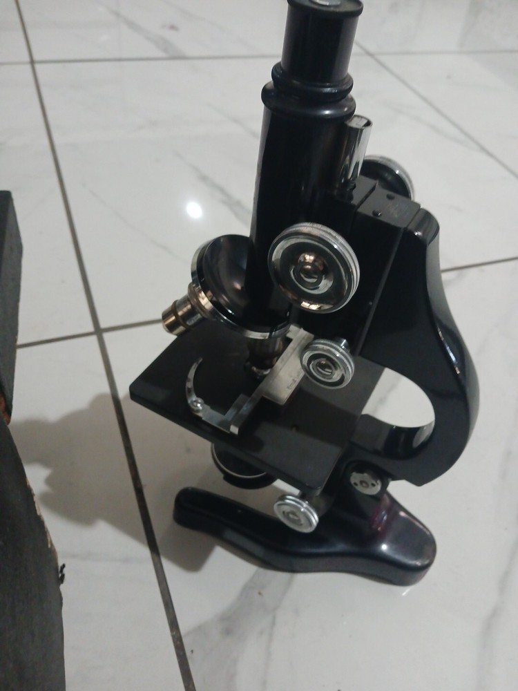 Vintage 1938 E. Leith Microscope Complete