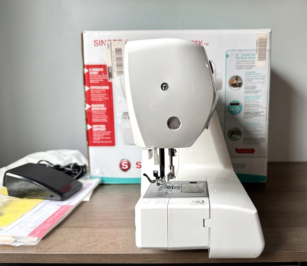 Singer 7258 Stylist Computerized Stitching - For Parts / Repair - Error E4